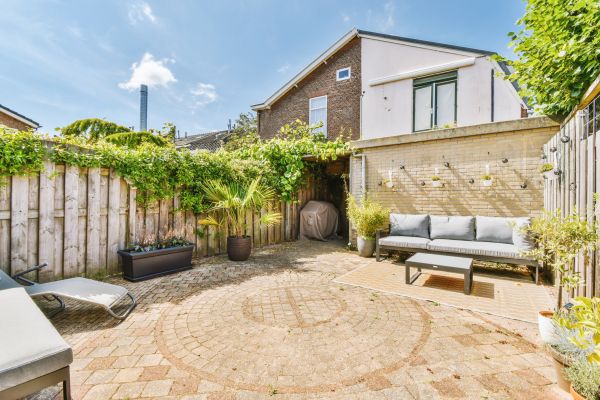 Cost of Courtyard Patio Service in Seattle